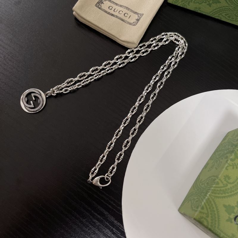 G*u*i necklaces